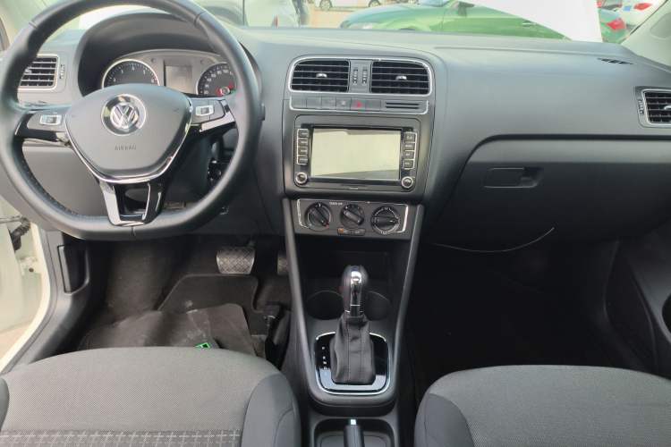 Used Volkswagen Polo 2016 1.6L Automatic Comfort Model
