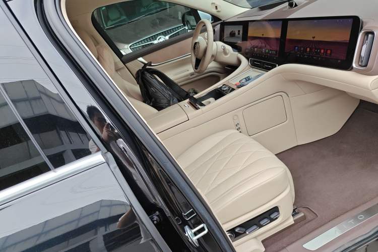 Used Hima AITO M9 2024 Range-Extended Ultra Version 52 kWh 6-Seater Model
