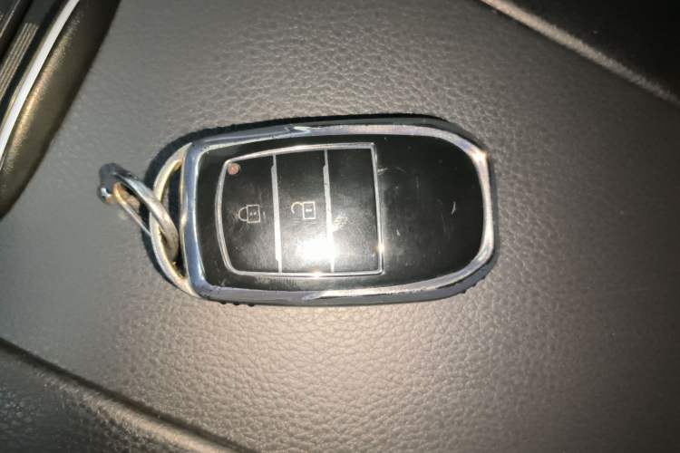 Used Toyota Highlander 2018 2.0T Two-Wheel Drive Luxury Edition 7 Seats China VI Standard