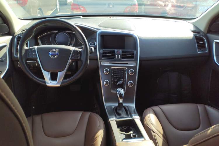 Used Volvo XC60 2016 T5 AWD Zhiyuan Edition
