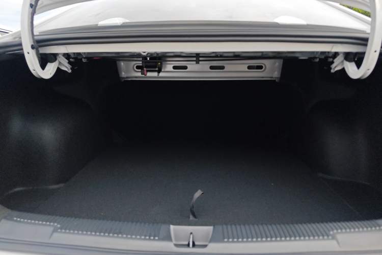 Used Roewe i5 2023 1.5L Manual Comfort Edition
