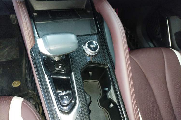 Used Geely Auto Monjaro L 2024 2.0TD High-Power Automatic Two-Wheel Drive Yunqi Version
