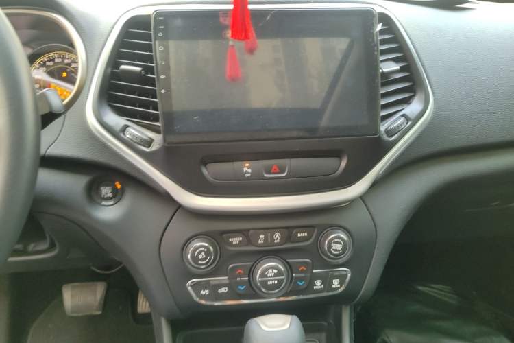 Used  Cherokee 2016 2.4L Professional Edition
