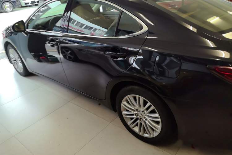 Used Lexus ES 2016 200 Midnight Special Limited Edition
