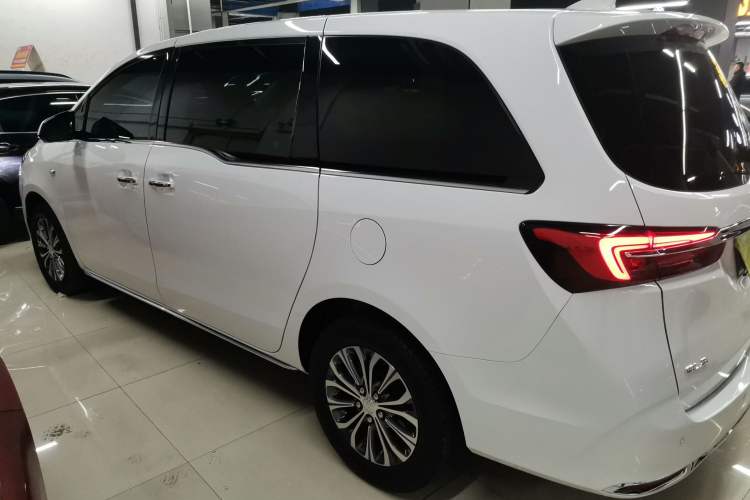 Used Buick GL8 2023 Facelifted Land Cruiser Executive Luxury Version