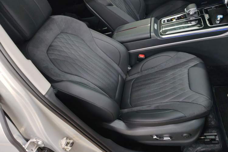 Used Hongqi HS5 2023 2.0T Four-Wheel Drive Flagship Pro Edition
