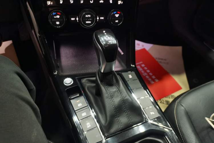 Used Volkswagen Passat 2019 330TSI Luxury Edition China VI Standard
