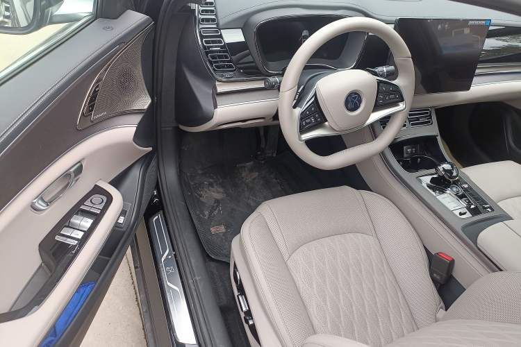 Used BYD Han 2025 EV with 701 km of Laser Radar-Enabled Intelligent Driving
