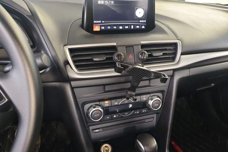 Used Mazda Mazda 3 Axela 2019 Cloud-Controlled Sedan 1.5L Automatic Luxury Model China VI Standard
