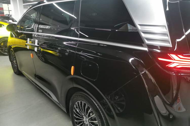 Used Denza D9 2024 DM-i 980 Four-Wheel Drive Prestige Model
