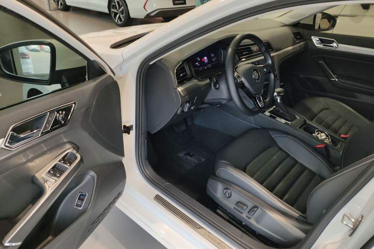 Used Volkswagen Lamando 2021 280TSI DSG Comfort Edition
