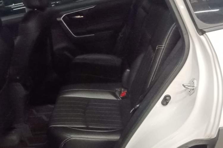 Used Toyota RAV4 2022 2.0L CVT 4x4 Fashion Edition
