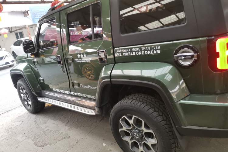 Used Beijing Auto BJ40 2018 PLUS 2.3T Automatic Four-Wheel Drive Flagship Version China V Emission Standard
