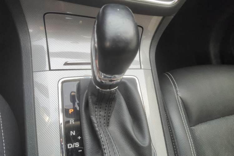 Used Roewe RX5 2016 20T Two-Wheel Drive Automatic Internet Smart Edition