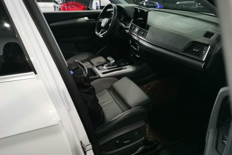 Used Audi Q5L 2022 40T Fashionable and Dynamic Model
