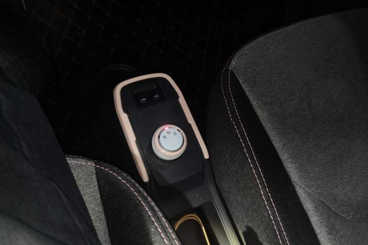 Used Chery QQ Ice Cream 2022 170km Sundae Phosphate Lithium-Ion