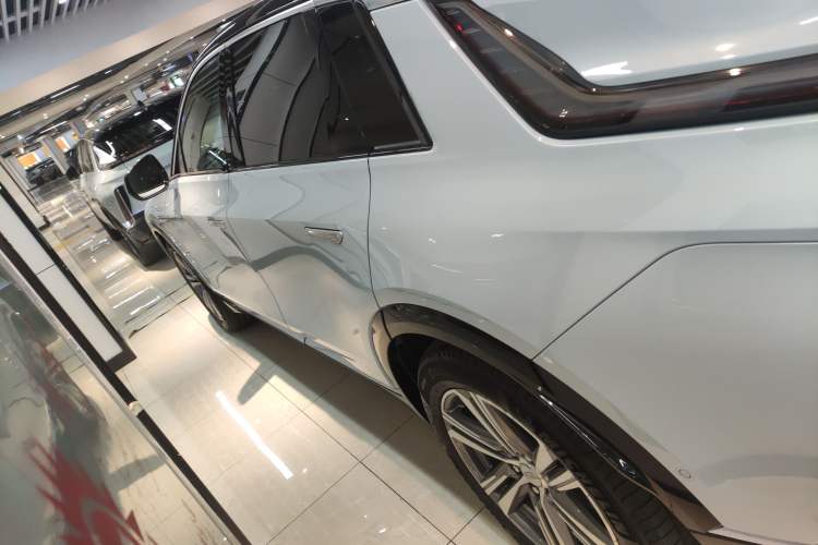 Used Cadillac LYRIQ 2022 Rear-Drive Long-Range Luxury Edition
