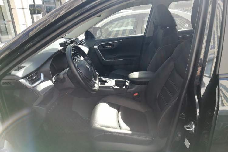 Used Toyota RAV4 2023 Dual-Engine 2.5L E-CVT Two-Wheel Drive Elite Plus Edition
