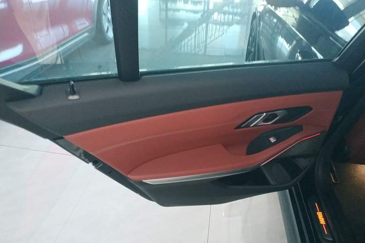 Used BMW i3 2024 eDrive 40 L Midnight Edition
