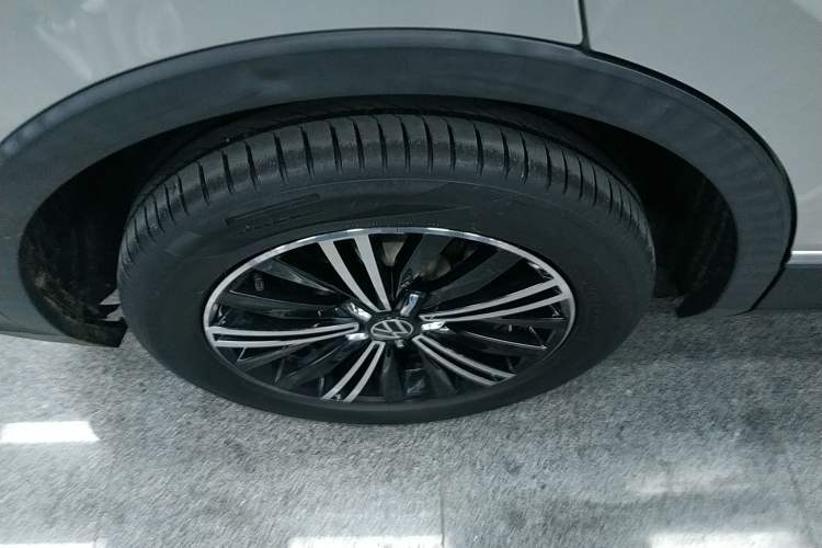 Used Volkswagen Tiguan L 2021 330TSI Automatic Two-Wheel Drive Smart Edition
