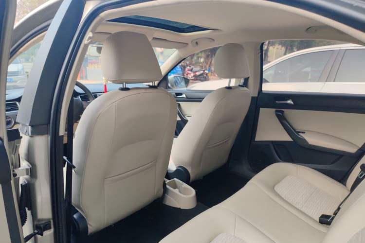 Used Skoda Rapid 2013 1.6L Manual Smart Selection Model
