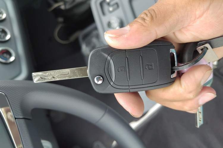 Used Wuling Yangguang 2024 300KM Comfort Version Passenger Van 75kW
