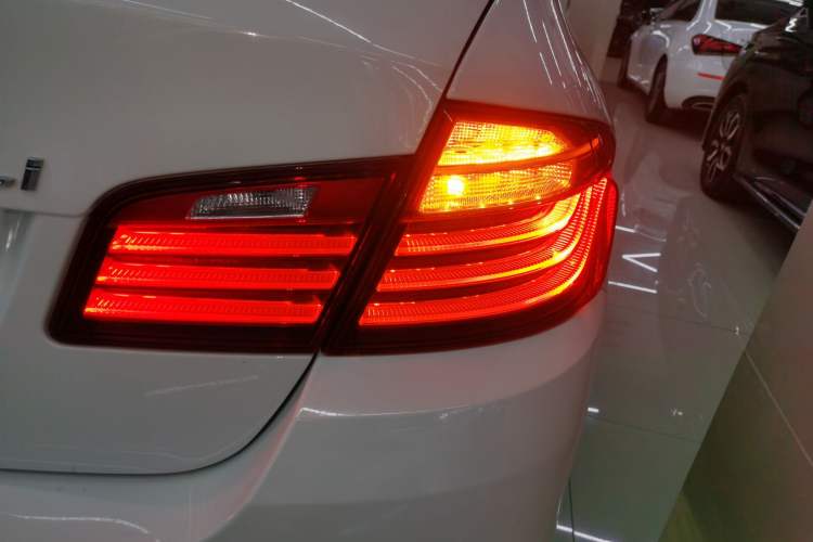 Used BMW 5 Series 2014 525Li Leading Model
