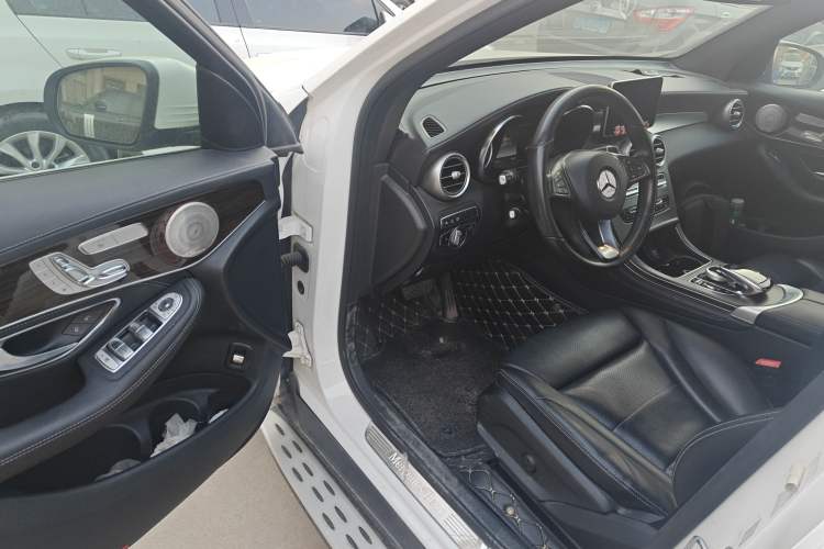 Used Mercedes-Benz GLC 2019 Facelift GLC 260 L 4MATIC Luxury Model
