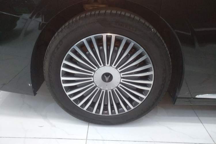 Used VOYAH Dream 2025 PHEV Four-Wheel-Drive Flagship Kunpeng Edition
