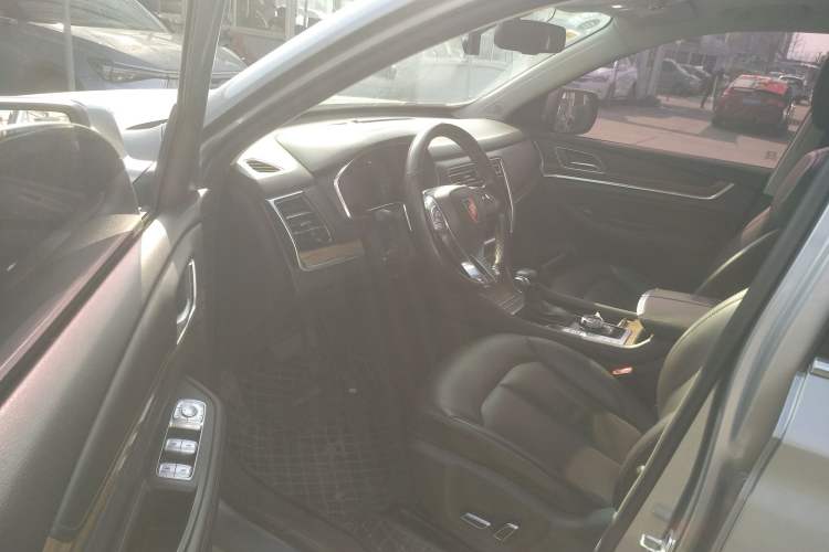 Used Roewe RX8 2018 30T Smart Connectivity Four-Wheel Drive Flagship Edition
