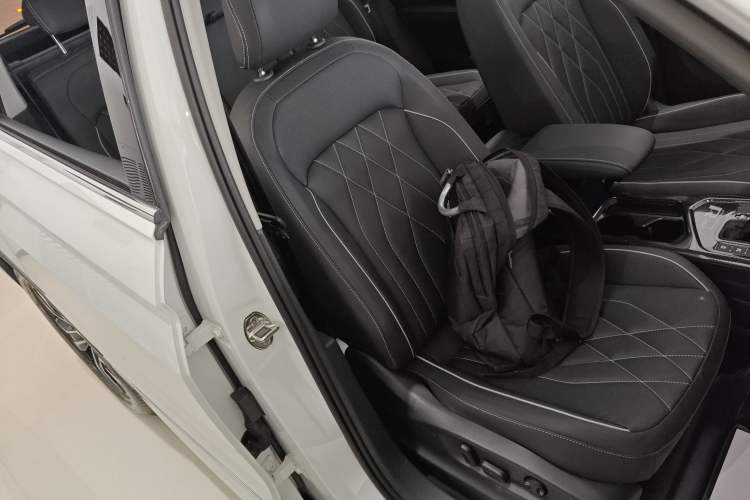 Used Volkswagen Tiguan L 2023 330TSI Automatic Two-Wheel Drive R-Line Enjoyment Edition
