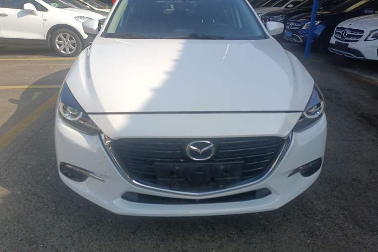 Used Mazda Mazda 3 Axela 2019 Cloud-Controlled Version Hatchback 2.0L Automatic Luxury Model China VI Standard
