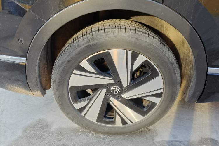 Used Volkswagen Tiguan L 2023 Restyled 330TSI Automatic Two-Wheel Drive R-Line Enhanced Comfort Version
