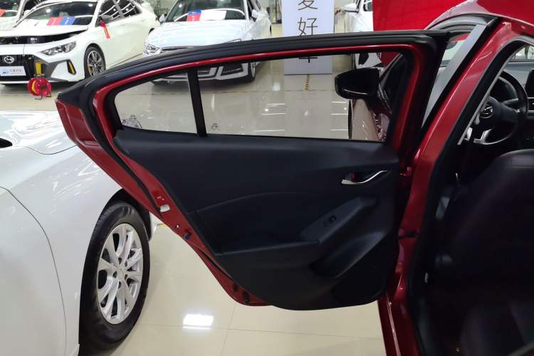 Used Mazda Mazda 3 Axela 2016 Sedan 1.5L Automatic Comfort Model