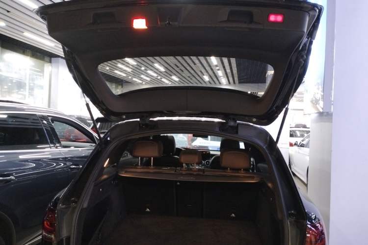 Used Mercedes-Benz GLC 2020 Facelift GLC 260 L 4MATIC Luxury Edition
