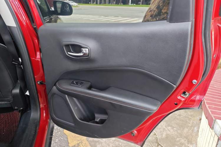 Used  Compass 2017 200T Automatic Enjoyment Version
