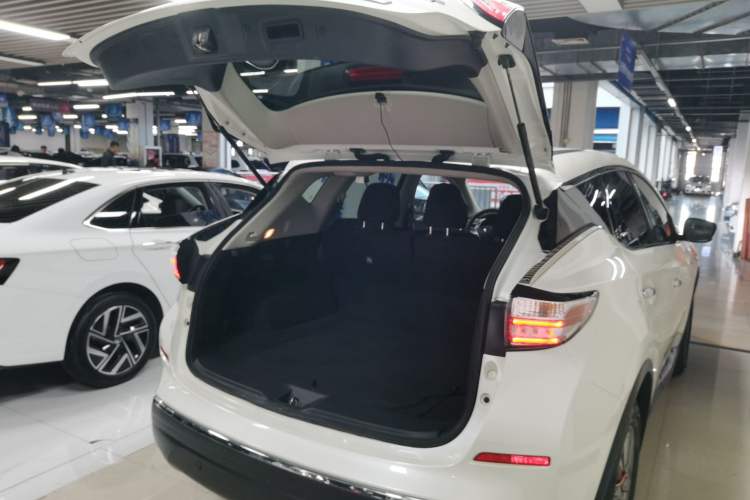 Used Nissan Murano 2019 2.5L XE Two-Wheel Drive Elite Version China VI Standard
