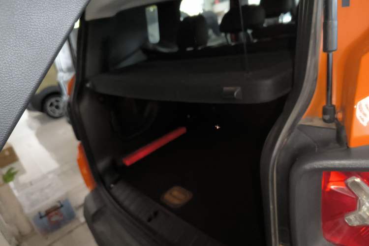 Used  Renegade 2018 Connected Large Screen Version 180T Automatic High-Energy Edition
