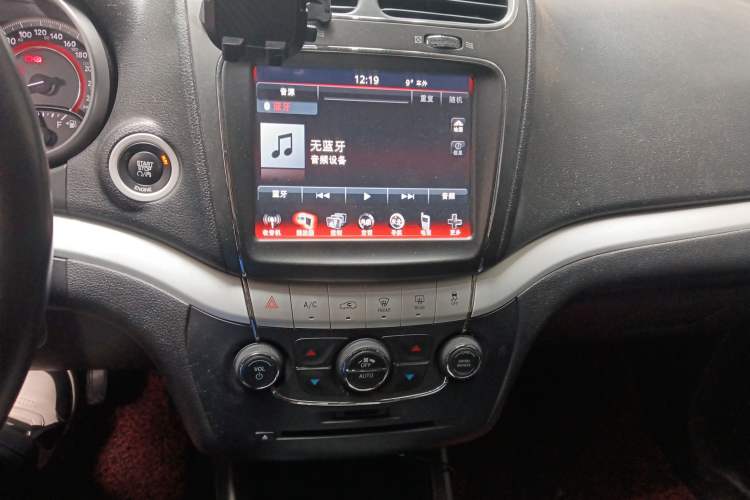 Used Dodge Journey 2013 2.4L Two-Wheel Drive Luxury Version
