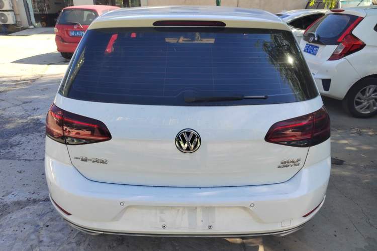 Used Volkswagen Golf 2018 230TSI Automatic Luxury Version
