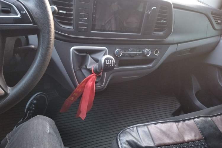 Used SAIC MAXUS Xintu V80 2023 2.0T Manual Classic Aoyuntong Power Version Short Wheelbase Ultra-Low Roof 5/6-Seater