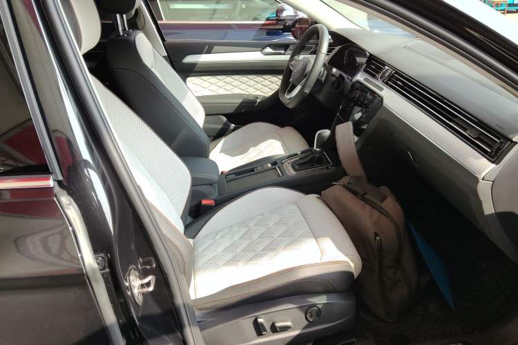 Used Volkswagen Magotan 2023 2 Million Units Commemorative Edition 330TSI DSG Luxury Version