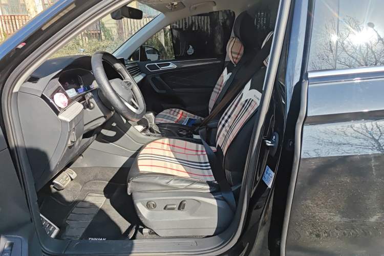 Used Volkswagen Tiguan L 2024 Outstanding Model 330TSI Automatic Two-Wheel Drive R-Line Dragon Glory Edition
