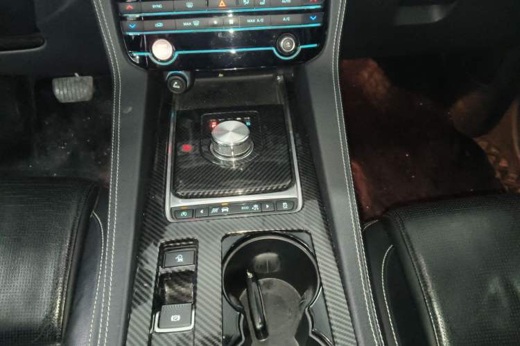 Used Jaguar F-PACE 2016 2.0T Two-Wheel-Drive R-Sport Sport Edition