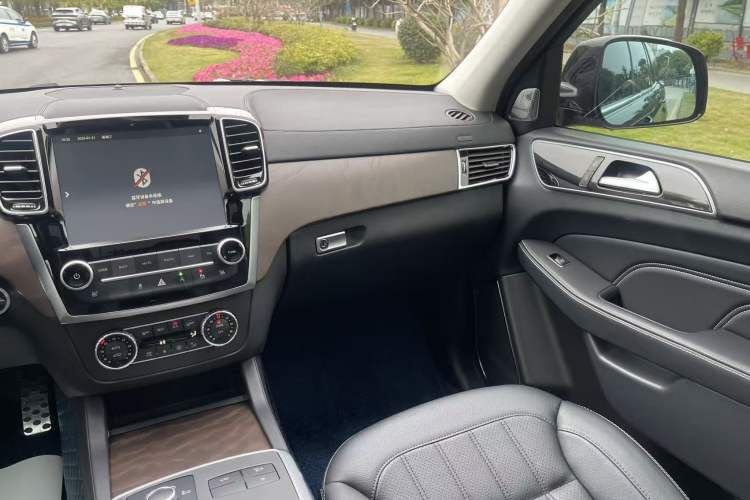 Used  BJ90 2020 4.0T Prestige Edition
