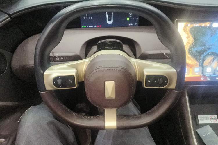 Used  11 2024 580 Three-Laser Four-Wheel Drive Luxury Edition
