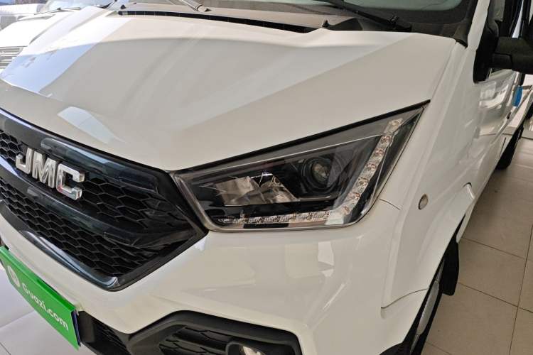 Used JMC Transit 2019 2.8T Commercial Version Long Wheelbase Mid-Roof 6-Seater Rear Single Tire China VI Emission Standard – JX493
