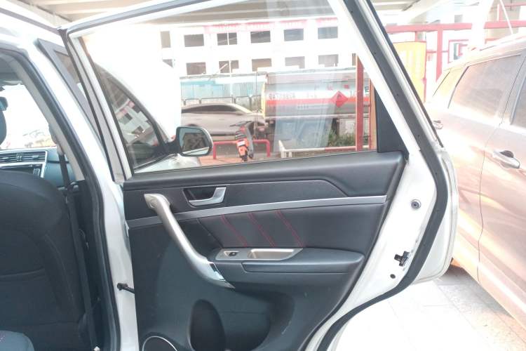 Used Haval M6 2018 Revised Version 1.5T DCT Two-Wheel Drive Urban Style
