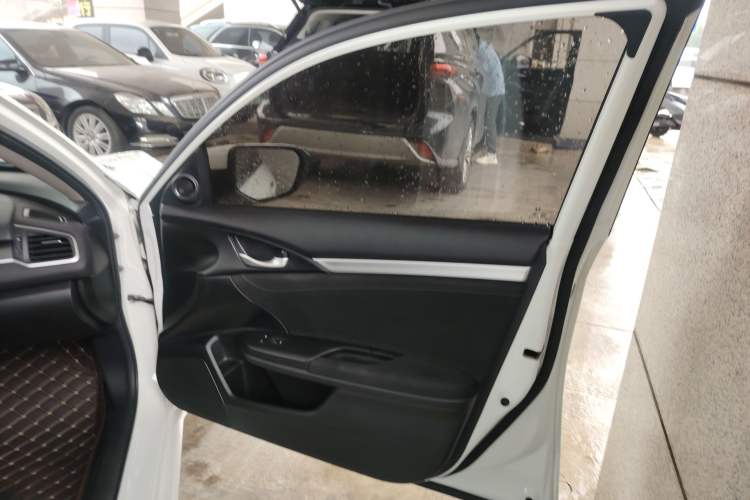 Used Honda Civic 2016 220TURBO CVT Luxury Edition
