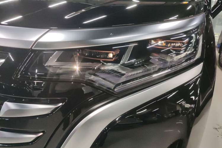 Used Denza D9 2024 DM-i 1050 Luxury Model